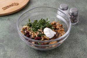Салат фасолевый с шампиньонами и грецким орехом Салат фасолевый с шампиньонами и грецким орехом