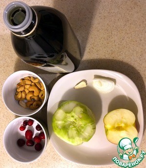 Кольраби с кешью и клюквой