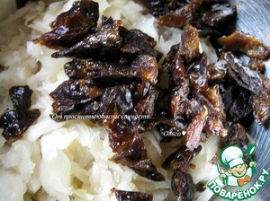 Салат из квашеной капусты с черносливом