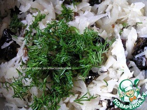 Салат из квашеной капусты с черносливом