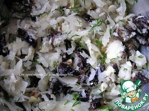 Салат из квашеной капусты с черносливом