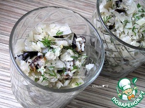 Салат из квашеной капусты с черносливом