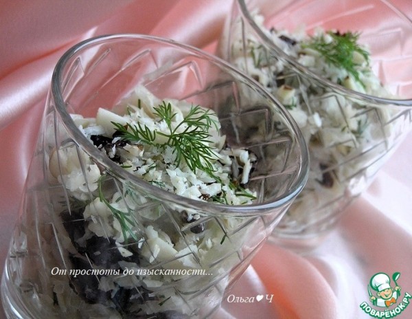 Салат из квашеной капусты с черносливом