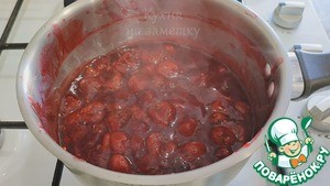 Шоколадный торт с вишней и сметанным кремом Шоколадный торт с вишней и сметанным кремом