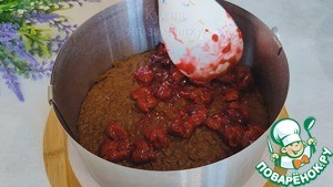 Шоколадный торт с вишней и сметанным кремом Шоколадный торт с вишней и сметанным кремом