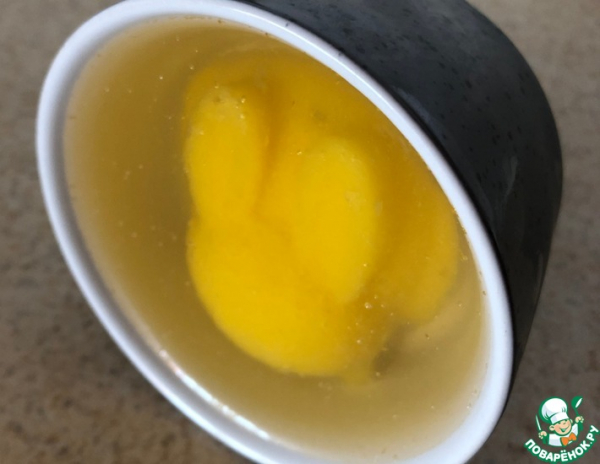 Желе "Солнечный зайчик" с ананасовым смузи Желе "Солнечный зайчик" с ананасовым смузи