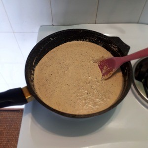 Жидкая подлива с курицей и грибами