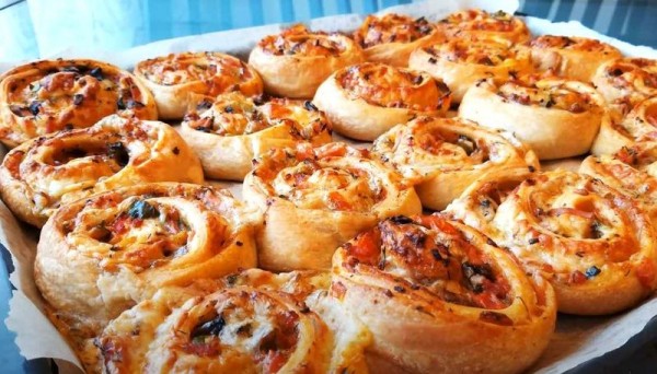 
Пицца в домашних условиях в духовке – 7 рецептов приготовления пиццы-ролл пошагово	