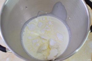 Меренговый рулет с клубникой и брусникой Меренговый рулет с клубникой и брусникой