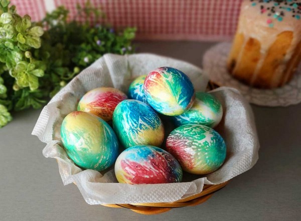 Как покрасить яйца через салфетку Как покрасить яйца через салфетку