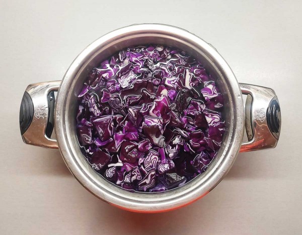 Как покрасить яйца красной капустой Как покрасить яйца красной капустой