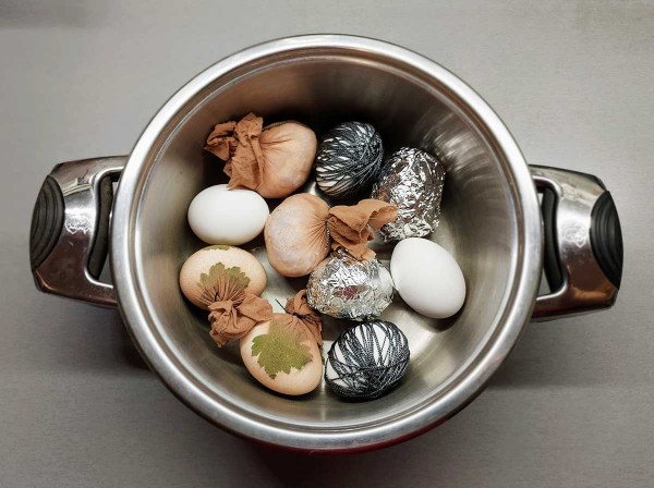 Как покрасить яйца чаем каркаде Как покрасить яйца чаем каркаде