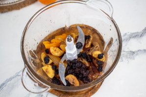 Конфеты из сухофруктов в шоколаде