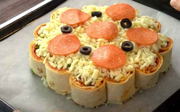 
Пицца в домашних условиях в духовке – 7 рецептов приготовления пиццы-ролл пошагово	