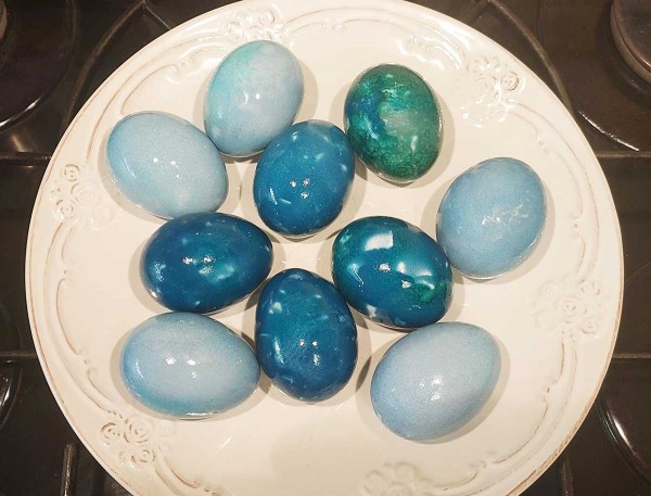 Как покрасить яйца красной капустой Как покрасить яйца красной капустой