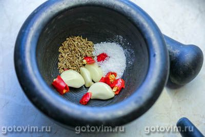 Мятая картошка с соусом мохо в духовке Мятая картошка с соусом мохо в духовке