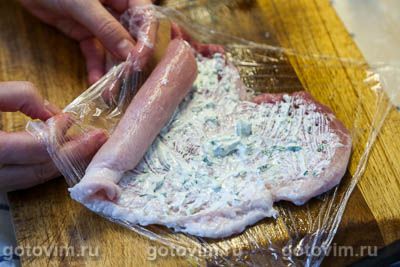 Рулетики из свинины с творожным сыром и зеленью Рулетики из свинины с творожным сыром и зеленью