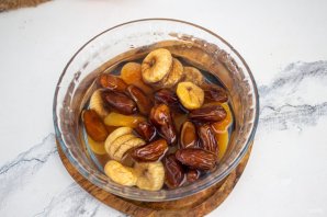 Конфеты из сухофруктов в шоколаде