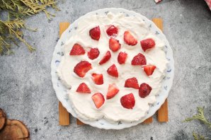 Торт из зефира с клубникой без выпечки Торт из зефира с клубникой без выпечки