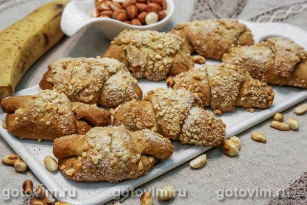 Постные рогалики из бананового теста с арахисом Постные рогалики из бананового теста с арахисом