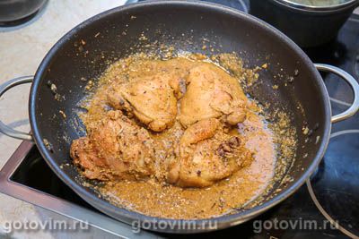 Куриные бедра в соусе из сметаны и сырого яйца Куриные бедра в соусе из сметаны и сырого яйца