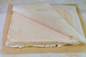 Меренговый рулет с клубникой и брусникой Меренговый рулет с клубникой и брусникой