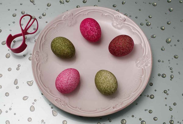 Окраска яиц на Пасху с помощью риса Окраска яиц на Пасху с помощью риса