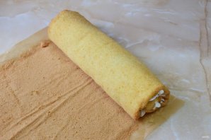 Бисквитный рулет с кремом из сливок Бисквитный рулет с кремом из сливок