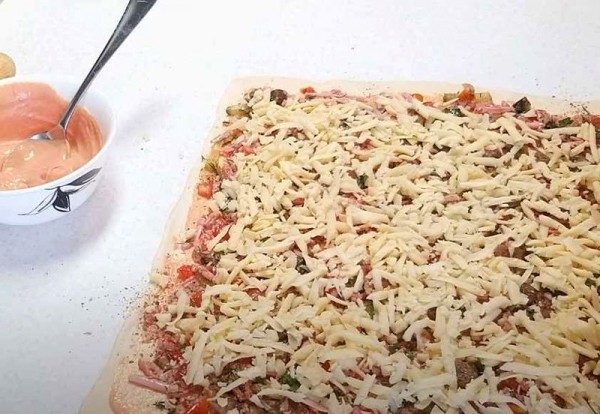 
Пицца в домашних условиях в духовке – 7 рецептов приготовления пиццы-ролл пошагово	