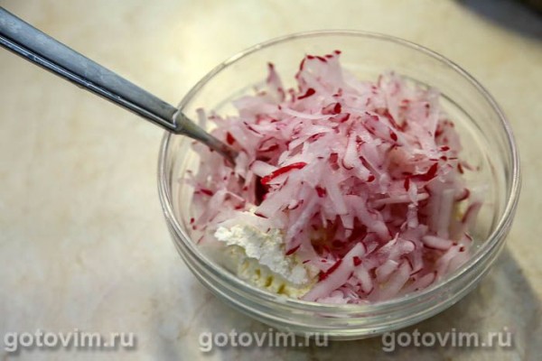 Тосты с творожным паштетом с редиской и вареным яйцом Тосты с творожным паштетом с редиской и вареным яйцом