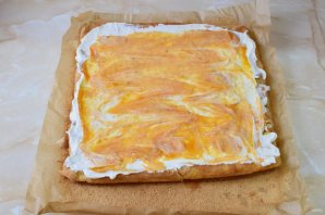 Бисквитный рулет с кремом из сливок Бисквитный рулет с кремом из сливок