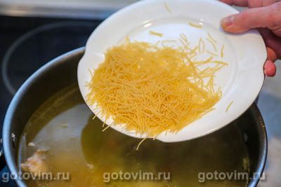 Кудрявый куриный суп с вермишелью, овощами и сырым яйцом (без картошки) Кудрявый куриный суп с вермишелью, овощами и сырым яйцом (без картошки)