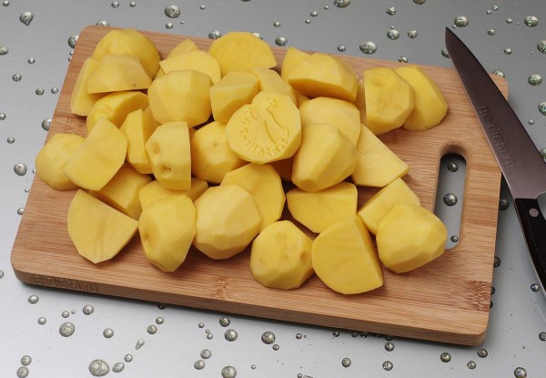 Картошка, запеченная кусочками в духовке Картошка, запеченная кусочками в духовке