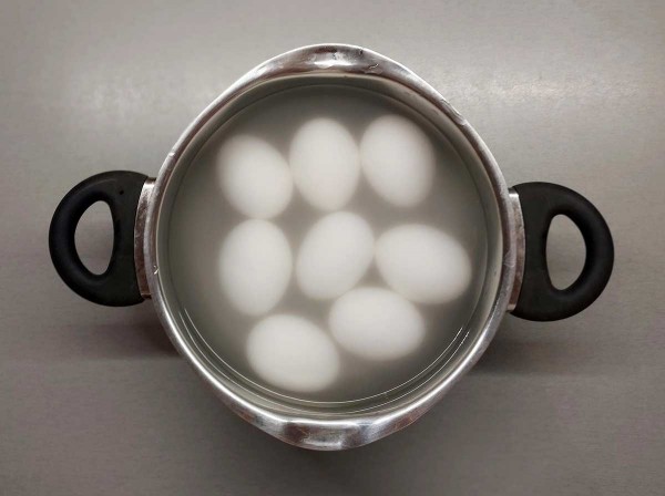 Как покрасить яйца через салфетку Как покрасить яйца через салфетку