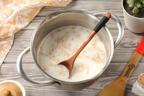 Геркулесовая каша на молоке Геркулесовая каша на молоке