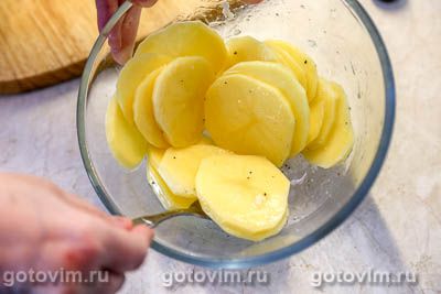 Картофель, запеченный с уксусом и бульоном Картофель, запеченный с уксусом и бульоном