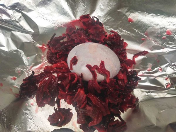 Как покрасить яйца чаем каркаде Как покрасить яйца чаем каркаде