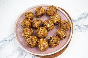 Конфеты из сухофруктов в шоколаде