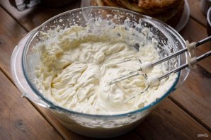 Блинный торт с кремом чиз Блинный торт с кремом чиз