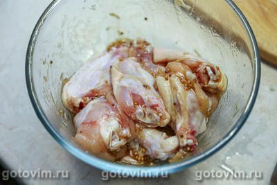 Куриные крылышки в горчичном маринаде, запеченные с картофельными дольками Куриные крылышки в горчичном маринаде, запеченные с картофельными дольками