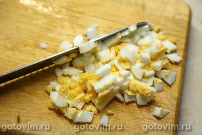 Теплый картофельный салат с жареным редисом и цветной капустой