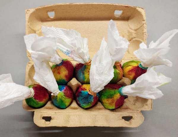 Как покрасить яйца через салфетку Как покрасить яйца через салфетку