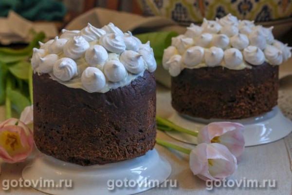 Кулич шоколадный с шоколадной глазурью и безе Кулич шоколадный с шоколадной глазурью и безе