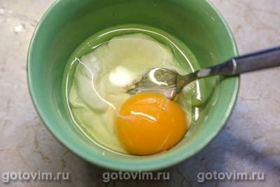 Куриные бедра в соусе из сметаны и сырого яйца Куриные бедра в соусе из сметаны и сырого яйца