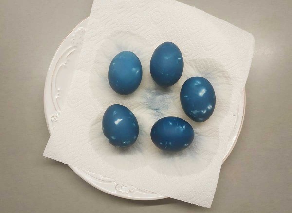 Как покрасить яйца красной капустой Как покрасить яйца красной капустой