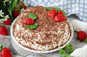 Торт из зефира с клубникой без выпечки Торт из зефира с клубникой без выпечки