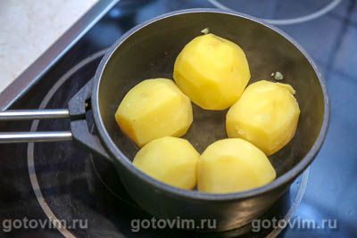 Мятая картошка с соусом мохо в духовке Мятая картошка с соусом мохо в духовке