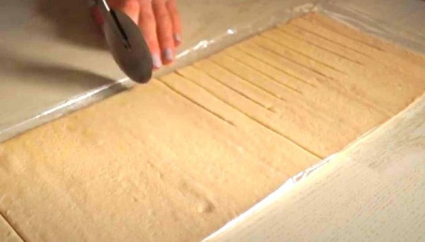 
Пицца в домашних условиях в духовке – 7 рецептов приготовления пиццы-ролл пошагово	