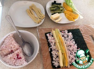 Кимбаб с перцем и маринованным огурцом Кимбаб с перцем и маринованным огурцом