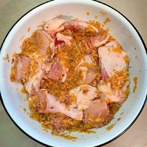 Курица в яблочном маринаде